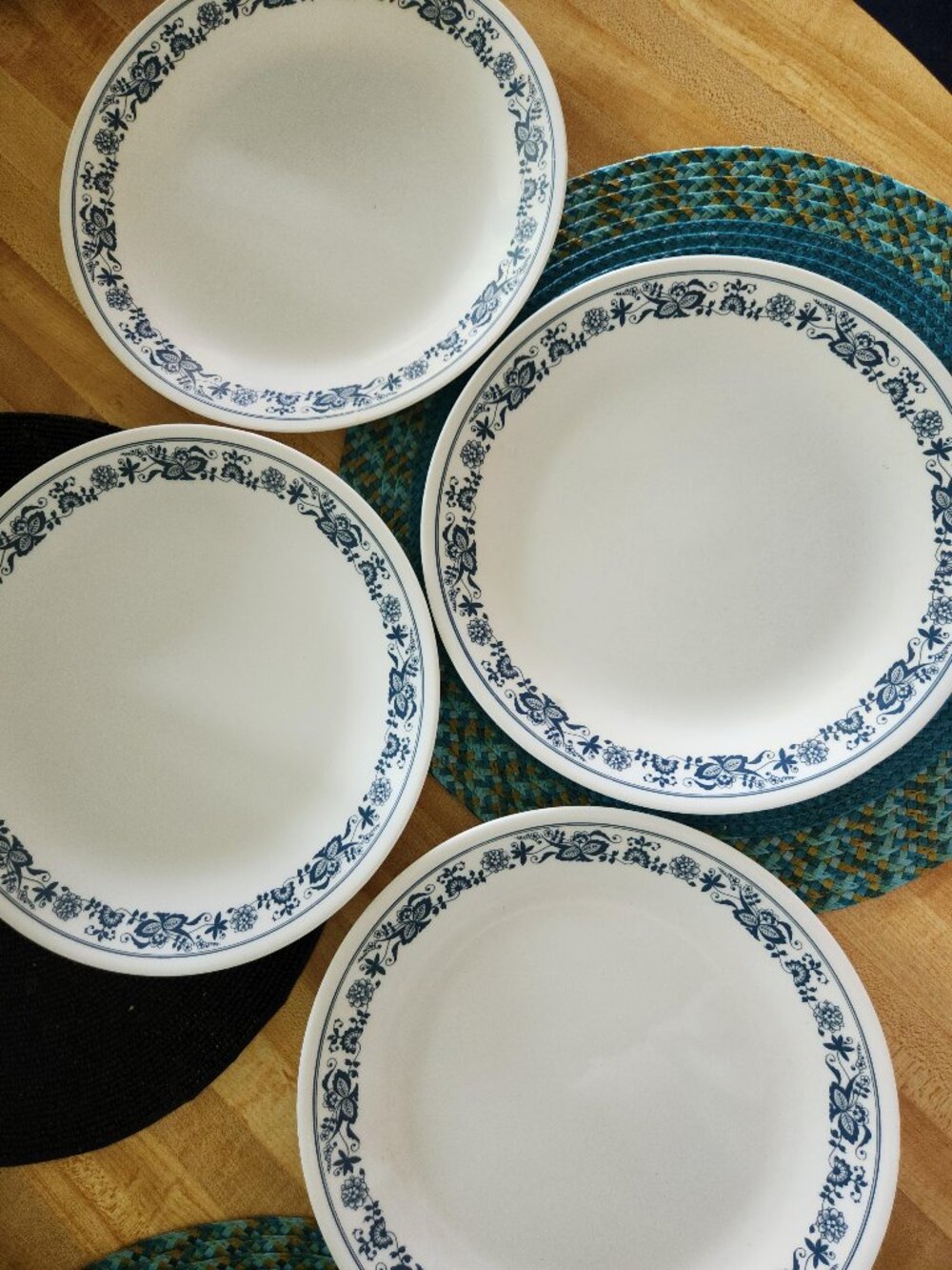 Corelle Old Town Blue 4 Dinner Plates